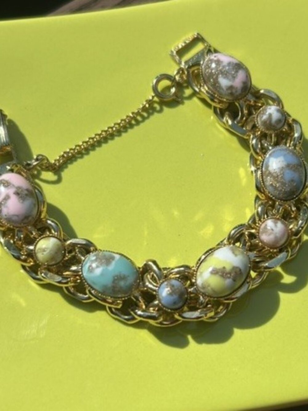 VINTAGE “Easter Egg” Pastel Stone Gold Link Chunky BRACELET with Safety Chain - Picture 3 of 9